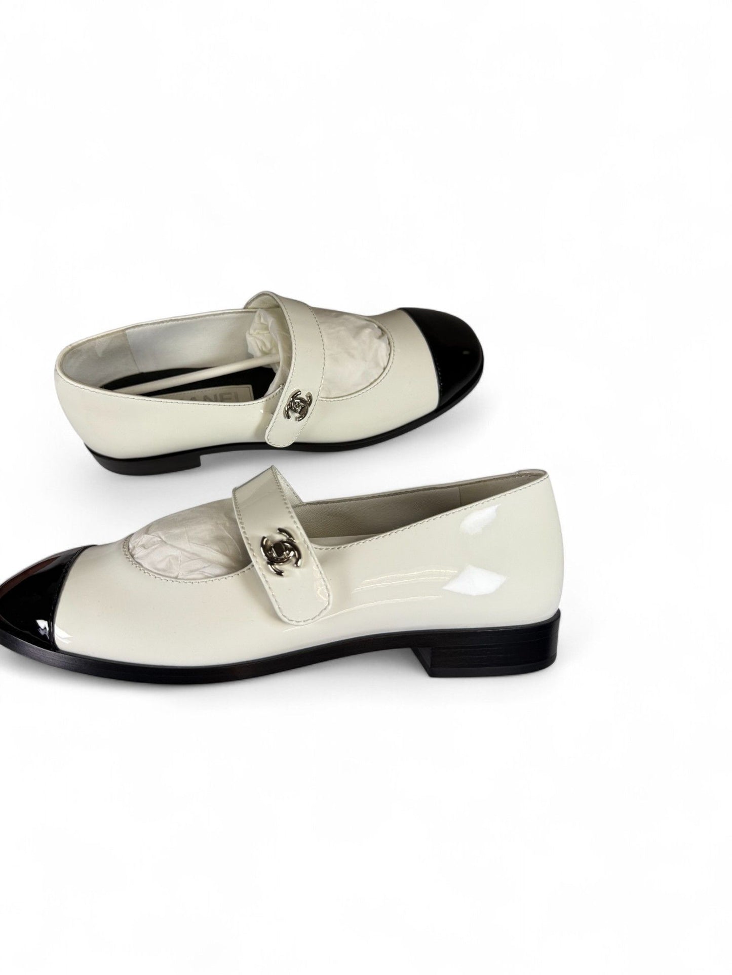 Chanel- Gold-Tone White Leather Mary Jane Pumps- 7.5 Retail Price：$1,580