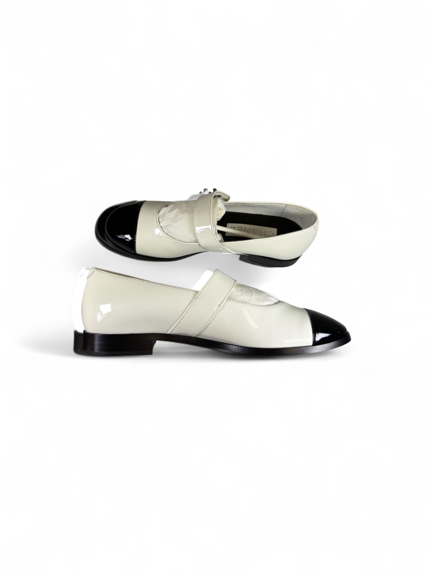 Chanel- Gold-Tone White Leather Mary Jane Pumps- 7.5 Retail Price：$1,580