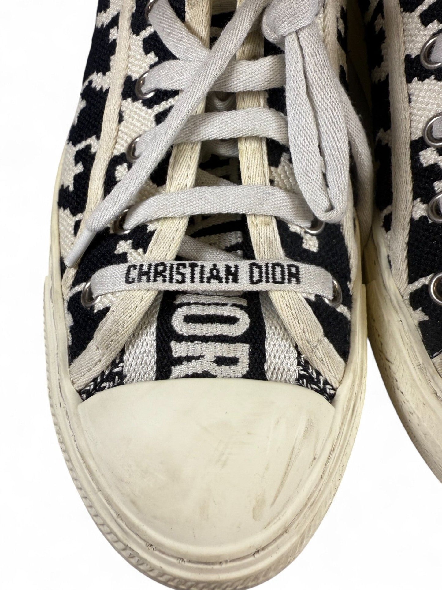 Dior- Beige Oblique Print Low-Top Sneaker- 40 | Retail Price: $990