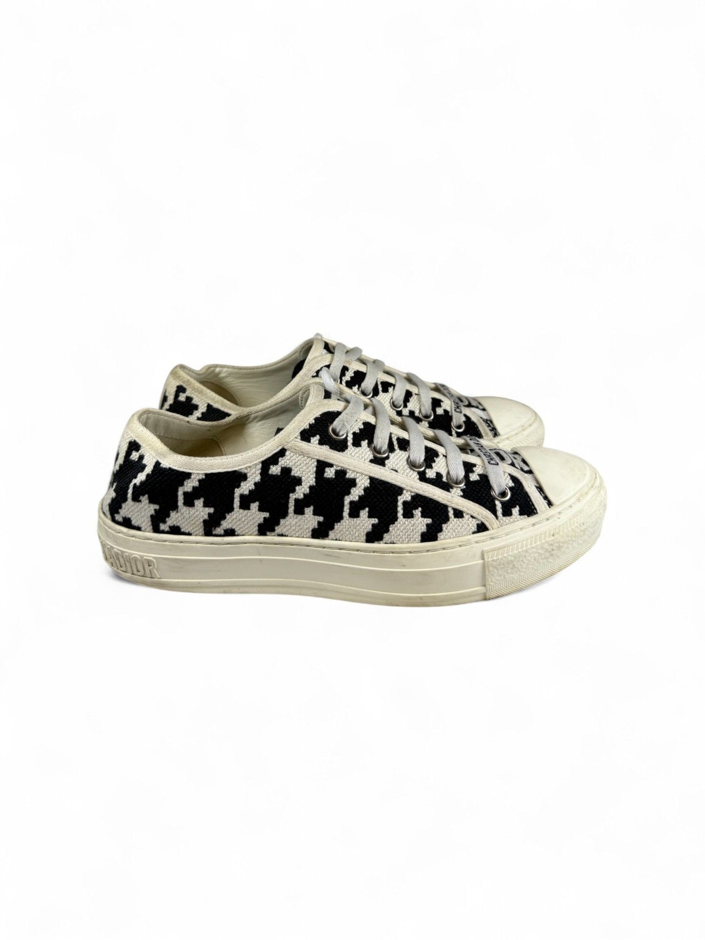Dior- Beige Oblique Print Low-Top Sneaker- 40 | Retail Price: $990