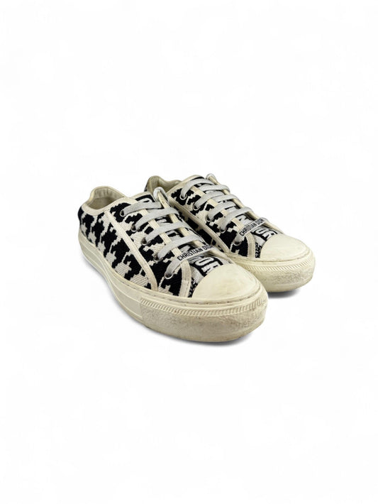 Dior- Beige Oblique Print Low-Top Sneaker- 40 | Retail Price: $990