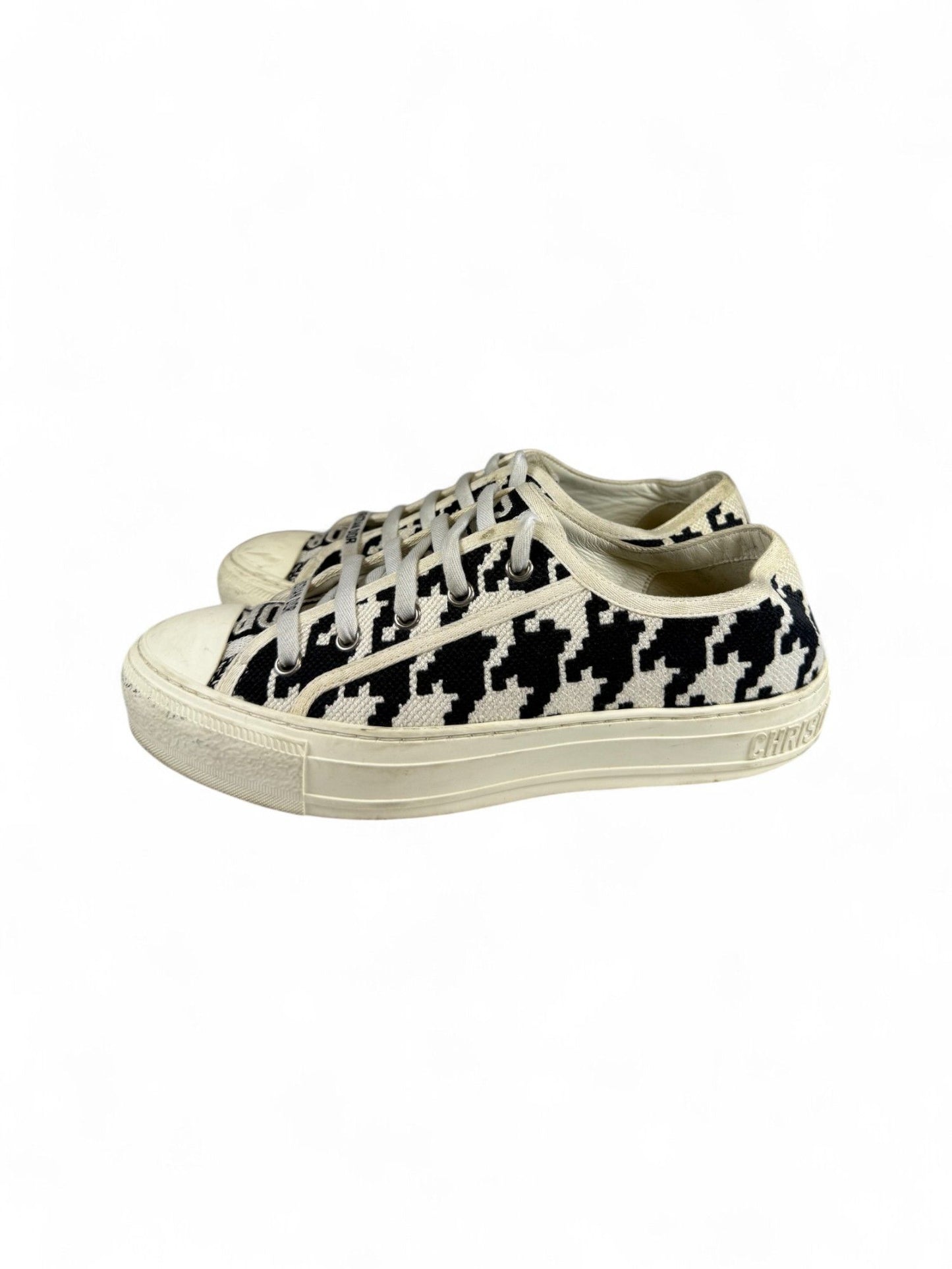 Dior- Beige Oblique Print Low-Top Sneaker- 40 | Retail Price: $990