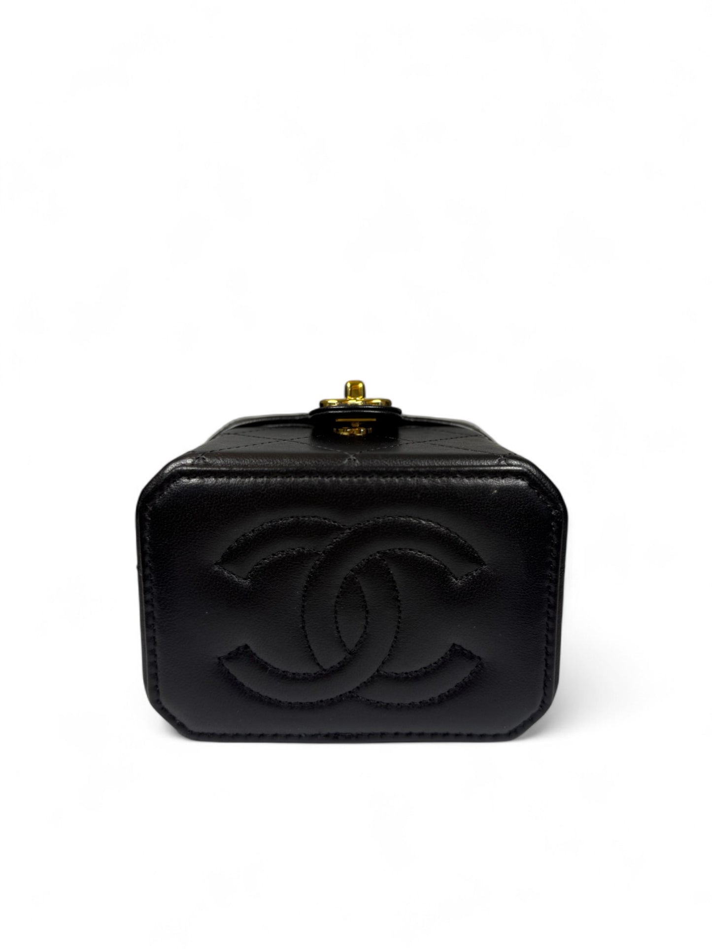 Chanel 23A Gold-Tone Chain Quilted Lambskin Mini Makeup Box Bag – Retail Price: $3,200 USD