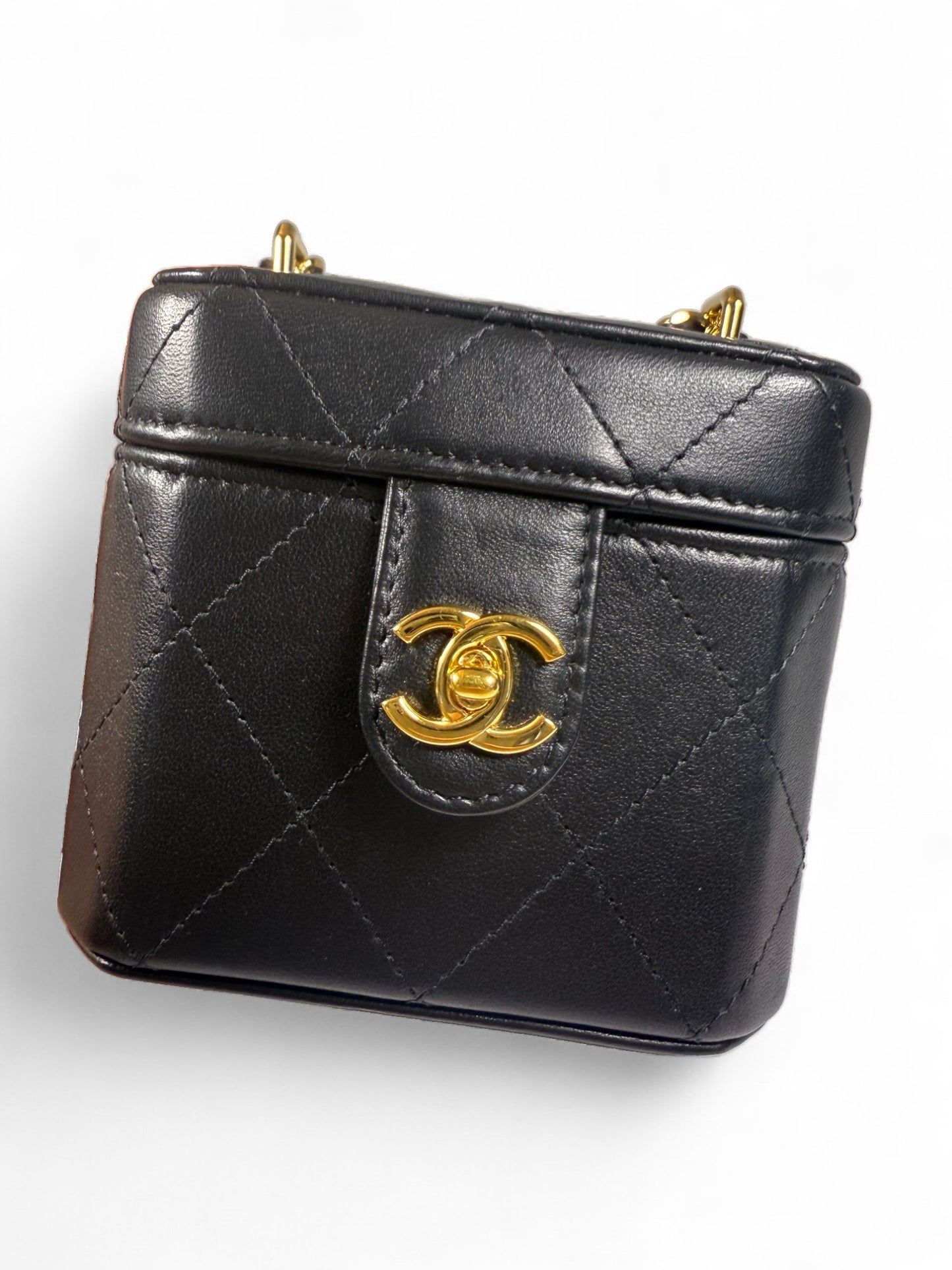 Chanel 23A Gold-Tone Chain Quilted Lambskin Mini Makeup Box Bag – Retail Price: $3,200 USD